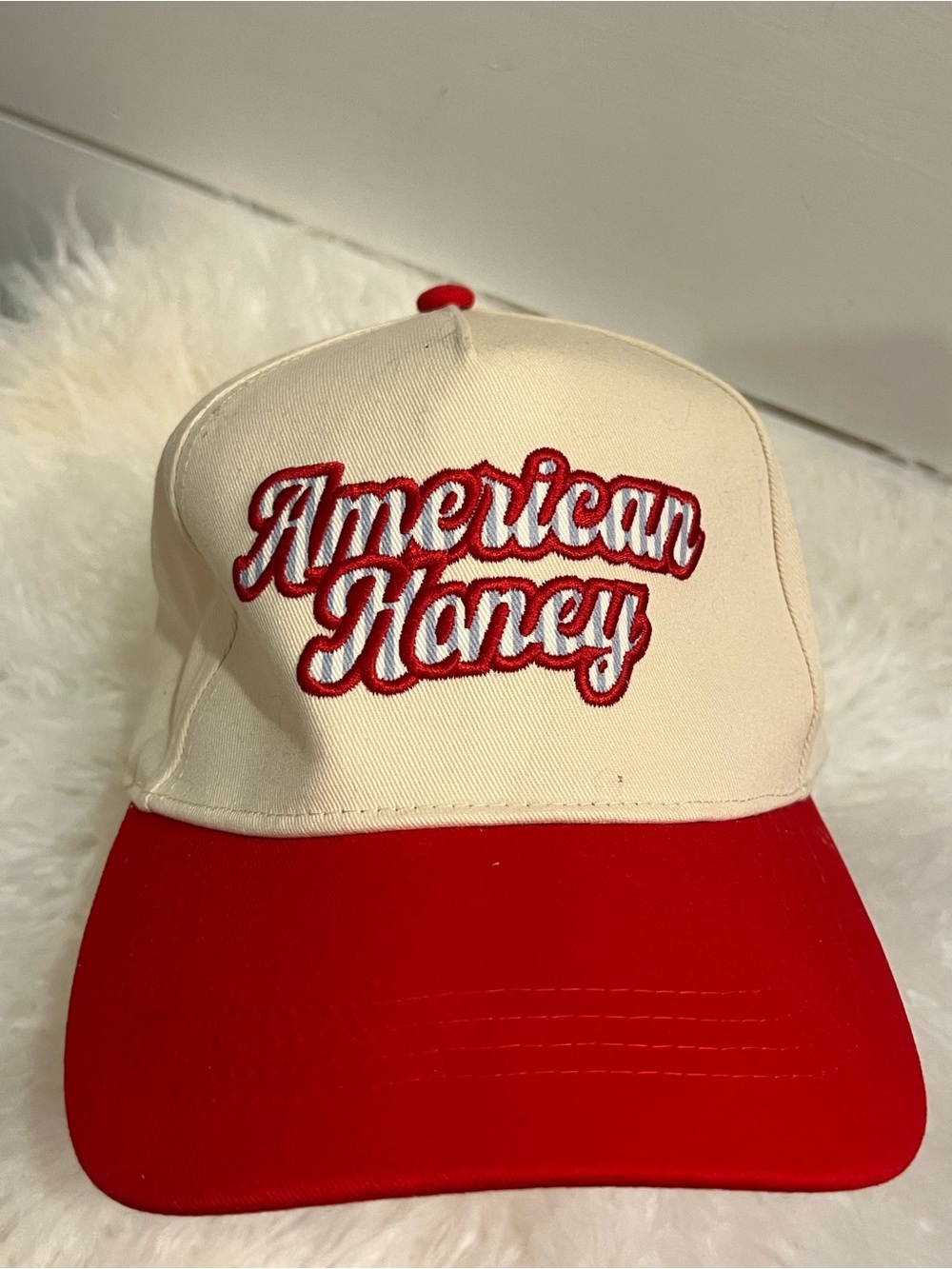 🇺🇸 American 🇺🇸 Honey Two-Tone Trucker Hat in Cream and Red SnapBack